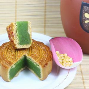 Bánh trung thu chay hạt sen trà xanh Matcha 150 g